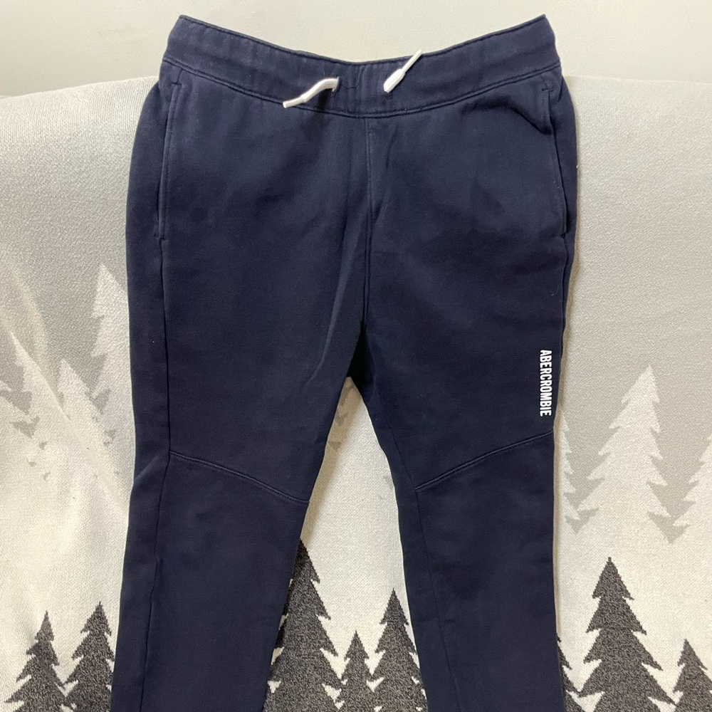 Abercrombie Kids Essential Icon Joggers Size 9/10 for unisex kids